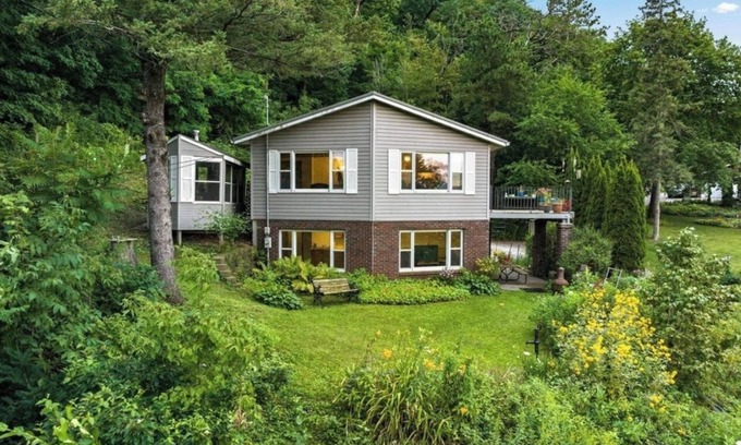 Winona Apartment | Lake Boulevard House