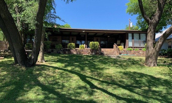Brownwood House | Lake Brownwood Waterfront Home