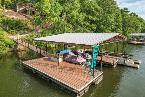Barnett House | Lake Cabin & Dock - A True Ozarks Experience!