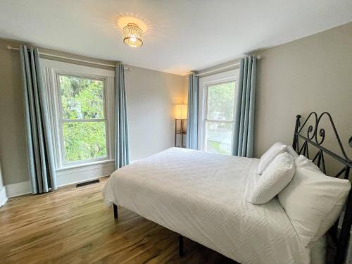 Chelan Hotel | Lake Chelan Manor Room #2