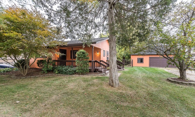 Howell Cottage | Lake Chemung Cottage near Crystal Gardens