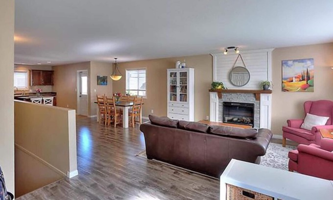 Central Okanagan House | Lake Country spacious 1-bed w/ access to rail trail and short walk to Wood Lake