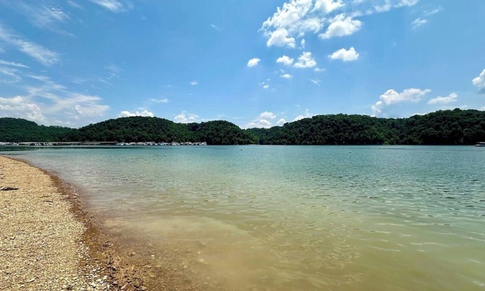Russell Springs Cabin | Lake Cumberland Marina-Cabin 101