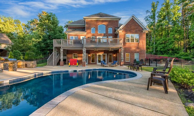 Barium Springs House | Lake Escape by AvantStay | Lakefront, Private Dock