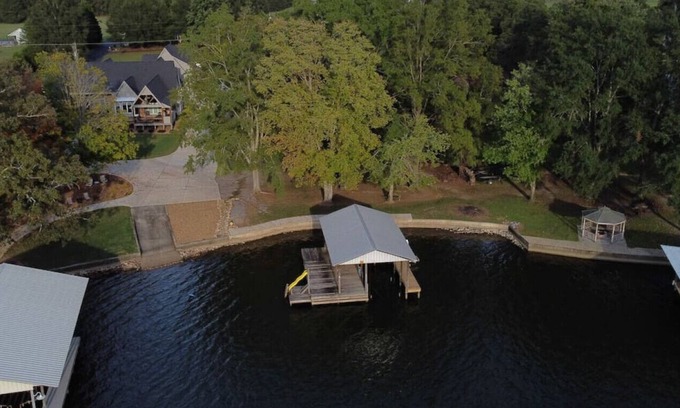 Centre House | Lake Escape on Weiss Lake
