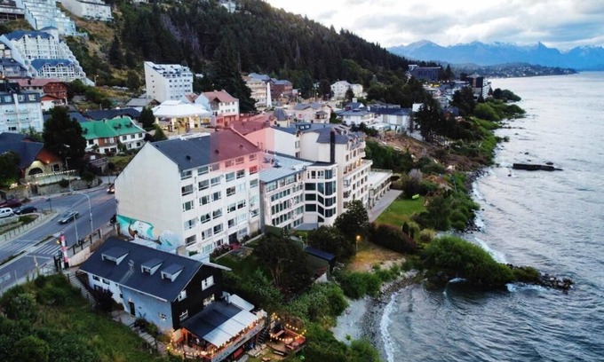 San Carlos de Bariloche Apartment | Lake Front Apartment with Private Beach Access to Nahuel Huapi Lake