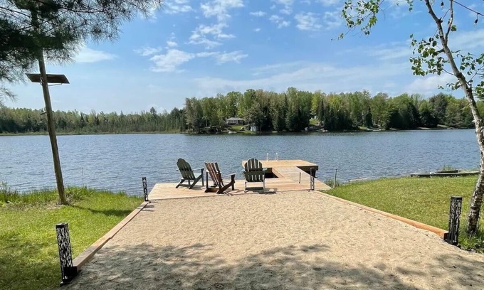 Irondale Cottage | Lake Front Cottage on Trooper Lake, Troy Hill Ont