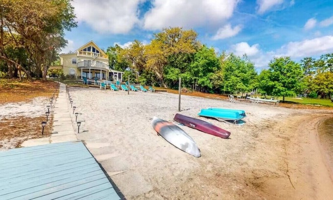 Putnam Hall House | LAKE FRONT PROPERTY WITH BEACH, DOCK AND GAME ROOM, 30 MIN TO GAINSVILLE