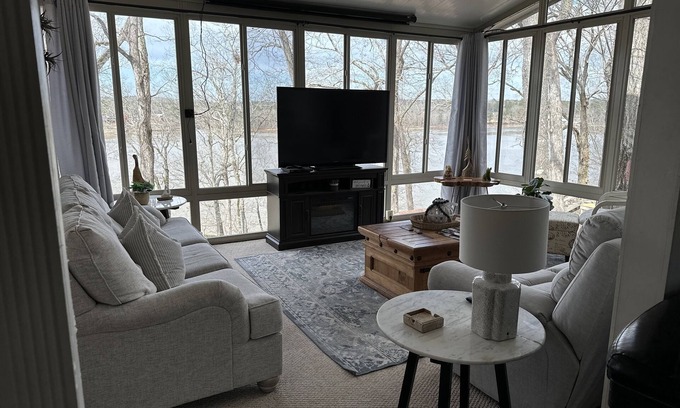 Stemley Cabin | Lake Front Retreat! Sunset Escape on Logan Martin Lake!