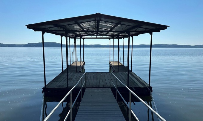 New Concord House | Lake Front-Water Access-Dock-Screened in Patio-Bunk Beds-Sleeps 17