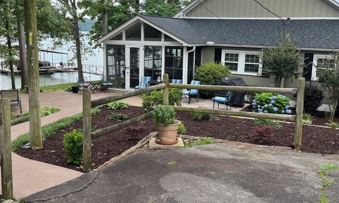 Fair Play House | Lake Hartwell Hideaway 20 Minutes to Clemson!