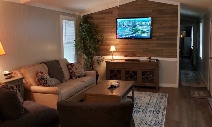 Fair Play House | Lake Hartwell Rental w/Dock