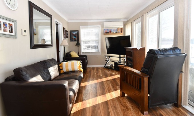 Chisago City House | Lake home on Green Lake with Hot Tub. Close to winery, brewery, restaurants etc.