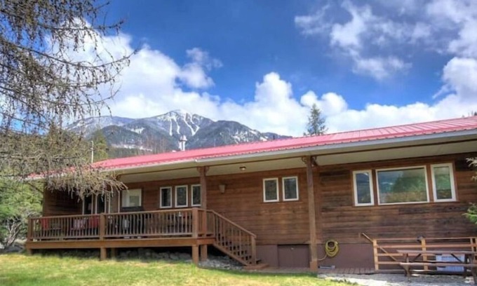Silverton House | Lake Home With 2 Bedrooms + 2 Bed Cabin