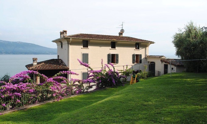 Gargnano Villa | LAKE HOUSE 44 - Garden direct on the LAKE