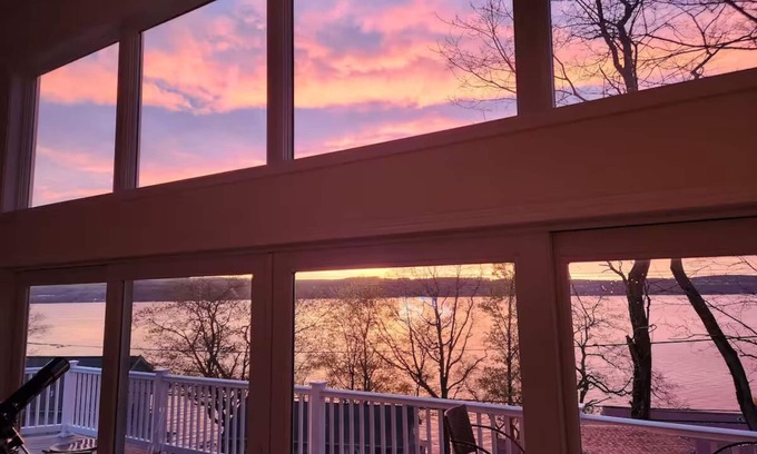 Rushville House | Lake House-Sunset Views-HOT TUB-Couples Retreat