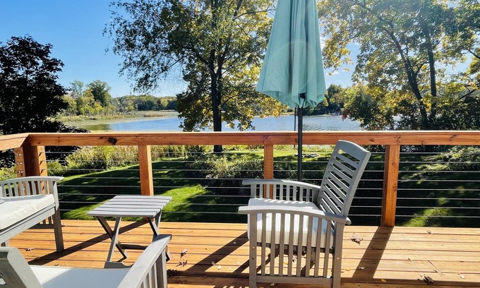 Delavan House | Lake House with Hot Tub - Birding Paradise