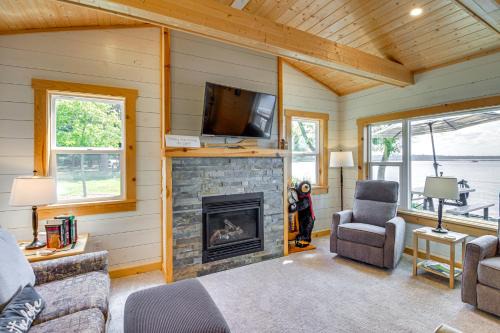 Nisswa House | Lake Hubert Cabin with Private Deck and Boat Dock