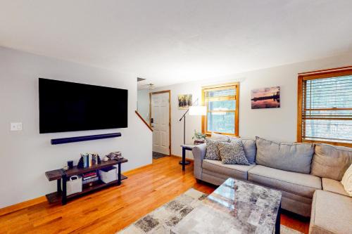 Lake Arrowhead House | Lake & Leisure