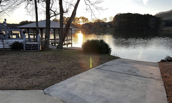 Rainbow City House | Lake Life! 4 BR Waterfront Home on Neely Henry