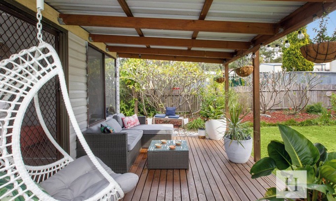 Summerland Point House | Lake Macquarie Escape - Cottage close to lake/shops