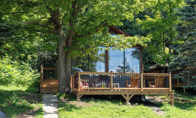 Muskoka Lakes Cottage | Lake Muskoka Deluxe 2-bdrm Cottage - Pier 100 #60