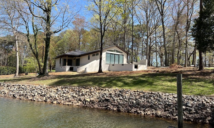 Mayhew Cottage | Lake Norman Cottage with stunning views of the sunset in a quiet cove