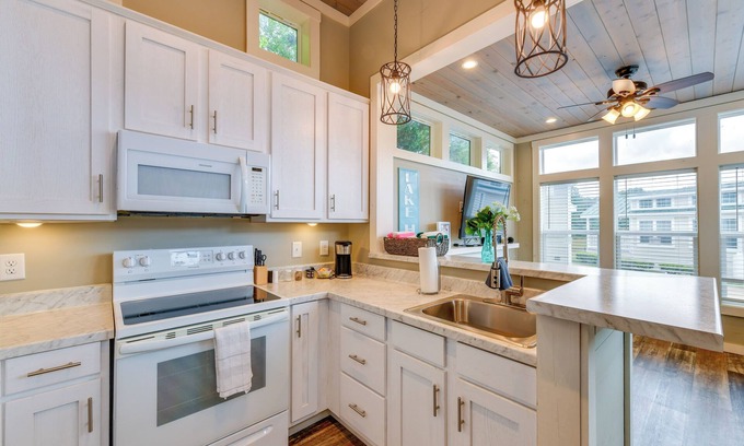 Sherrills Ford Cottage | Lake Norman Getaway w/Pool Access + Kayaking!