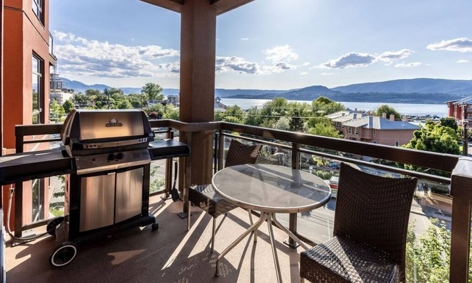 South Pandosy Condo | Lake Okanagan Sunsets from your Balcony!