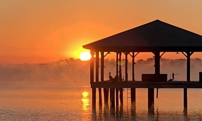 Berryville House | Lake Palestine-fishing, swimming, kayaks, pet friendly - Early Check-in!