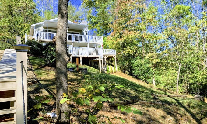Moneta House | Lake Paradise! Hot Tub/Pool/WIFI/Grills/Private Dock/Kayaks/SUP/Fireplaces