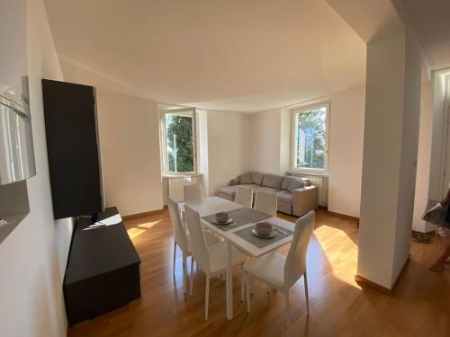 Meina Apartment | Lake pool&garden house