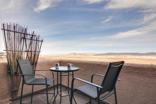 Greenehaven House | Lake Powell Views Adobe Townhome with Patio