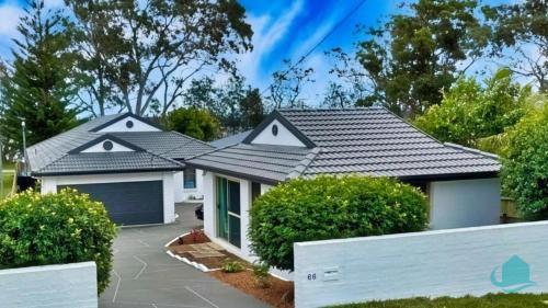 Nords Wharf House | Lake Sabai - Waterfront and private pool