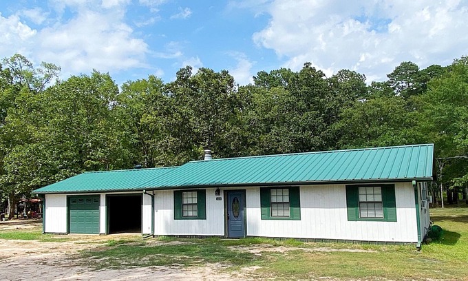 Zavalla House | Lake Sam Rayburn Getaway