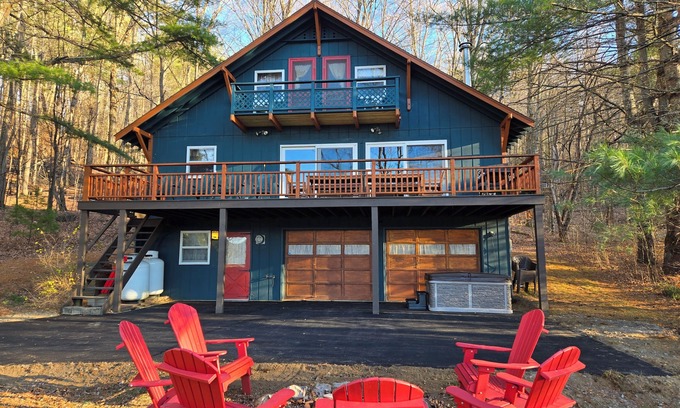 Brant Lake House | Lake side Chalet Brant Lake w/outdoor Hot Tubn