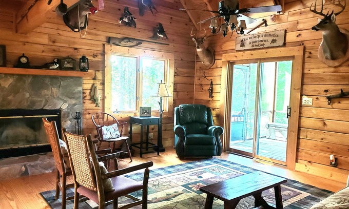 Lake Oconee House | Lake Sinclair Log Cabin with Private Beach
