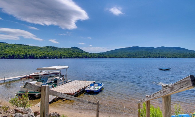 Rumney Cabin | Lake Stinson Cottage w/Sunroom & Shared Dock!
