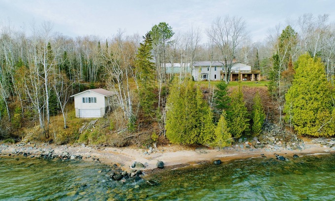 Herbster House | Lake Superior Beach Haven with Large LakeHouse