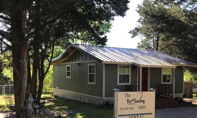 Gordonville Cabin | Lake Texoma! Beautiful Cabin with Relaxing atmosphere!sleeps 5