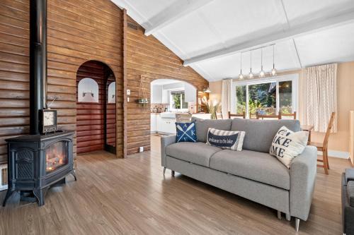 Harrison Hot Springs Villa | Lake Time Harrison