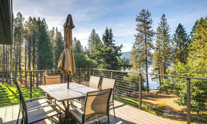 Hayden Lake Apartment | Lake-View Apt w/Furnished Deck in Hayden!
