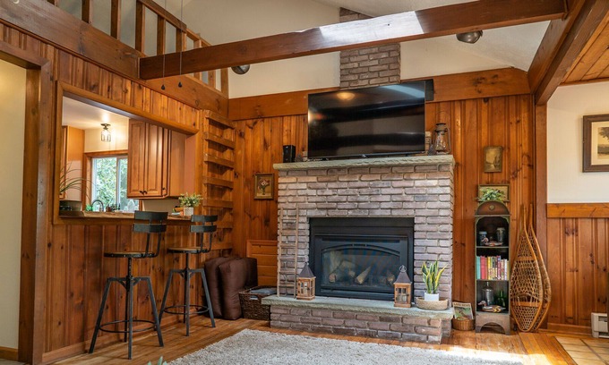 Lake Harmony Cottage | Lake view cottage between Big Boulder & Jack Frost. Linens included