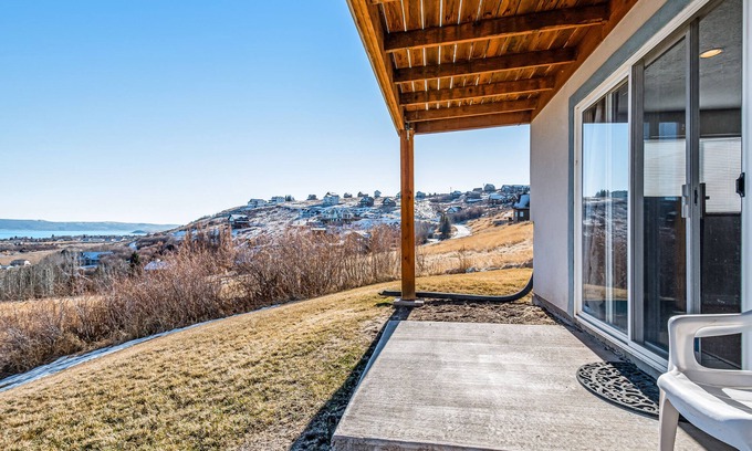 Harbor Village House | Lake View Townhouse with Shared Hot Tub and Pool, WiFi, and Central AC