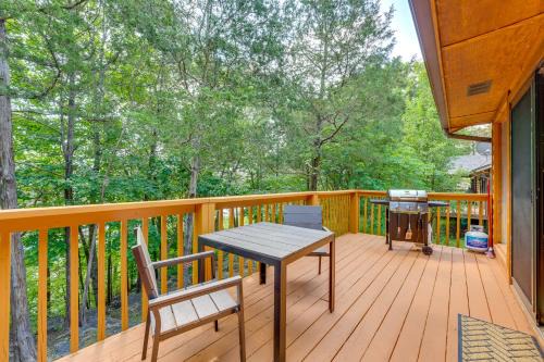 Arrow Point House | Lake Views Table Rock Lake Retreat with Fenced Yard