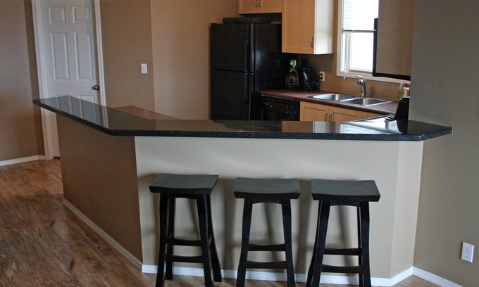 East Kootenay Condo | Lake Windermere Beach-themed Family Condo - 5 min. walk to Beach/20 min. to Ski!