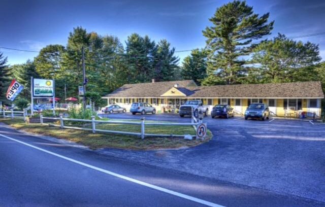 Weirs Beach Hotel | Lake Winnipesaukee Motel