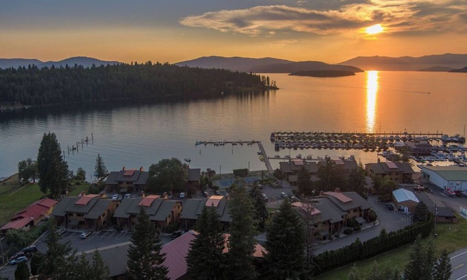 Hope Condo | Lakefront - 3 Bedroom