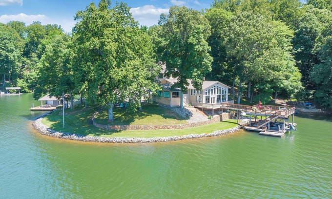 Moneta House | Lakefront 600 ft shore with beach & 28x28 ft deck, 4 King & 3 Twin beds for 11