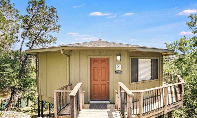 Lakeway House | Lakefront Bungalow - Shared Community Pool/Hot Tub #3